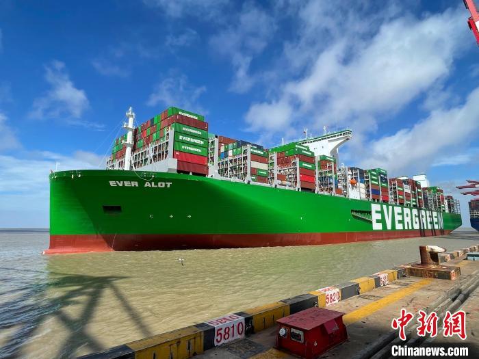 單船運能“天花板”不斷打破上?？诎丁按蟠?jīng)濟”方興未艾