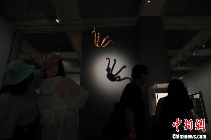 杜尚作品《帽架》?！埡鄠?攝