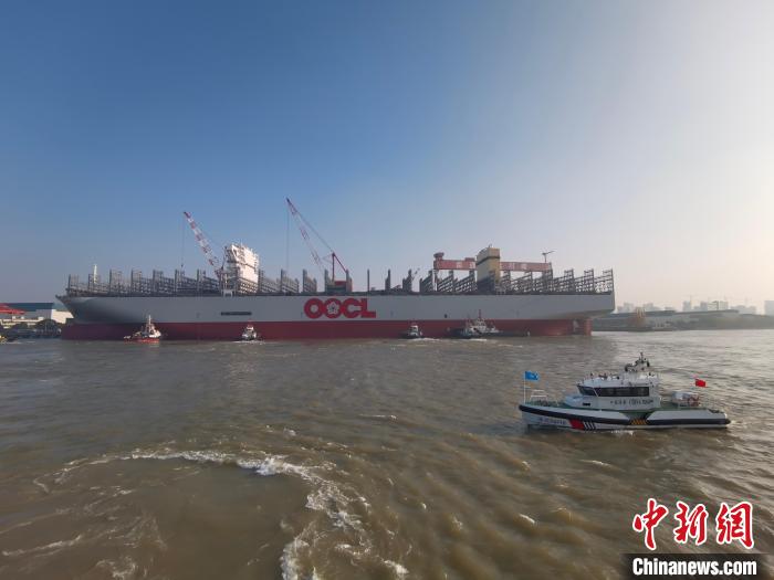 海巡艇在現(xiàn)場引導(dǎo)水上交通?！∧贤êＪ戮止﹫D