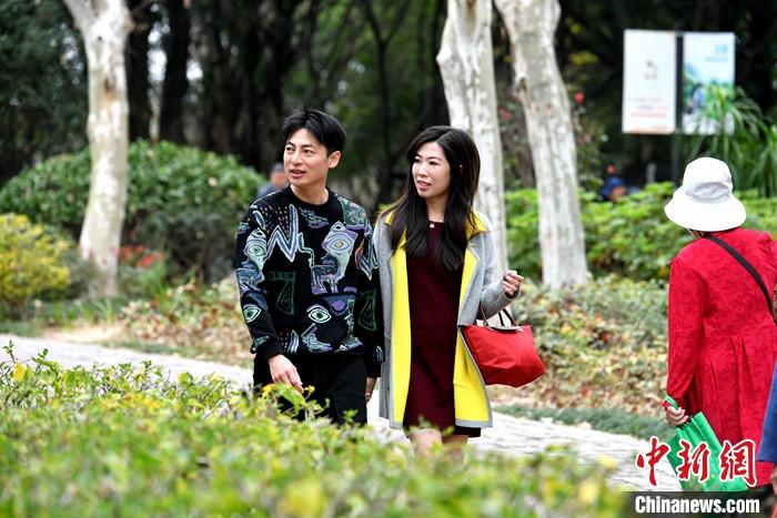 圖為3月15日，張家豪(左)與林佳臻在福建福州金山公園游玩。 <a target='_blank' href='/'><p  align=