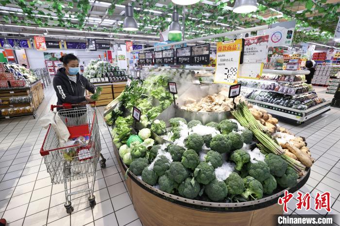 30年間，購物方式從“手推車”到“一鍵購”，美特好見證著山西超市經(jīng)濟(jì)的變遷?！?jiān)?攝