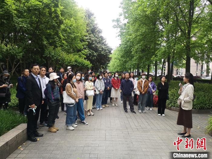 活動現(xiàn)場?！》队畋?攝