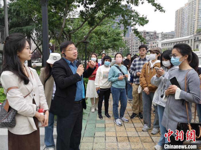 活動現(xiàn)場?！》队畋?攝