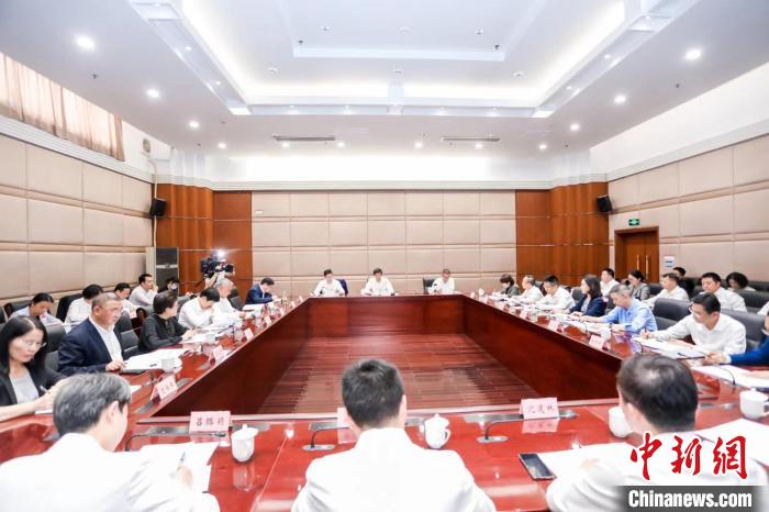 浙江召開統(tǒng)一戰(zhàn)線“凝心鑄魂強(qiáng)根基、團(tuán)結(jié)奮進(jìn)新征程”主題教育動(dòng)員會