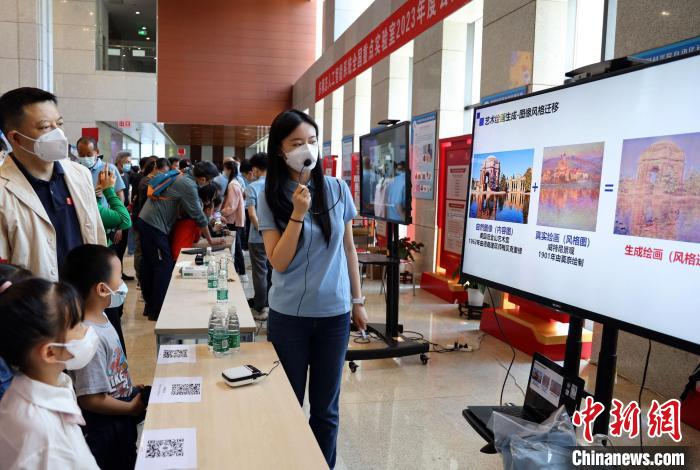 中科院自動化所“自動化之光”公眾科學(xué)日活動現(xiàn)場?！≈锌圃鹤詣踊?供圖