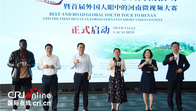 與會(huì)嘉賓共同舉杯啟動(dòng)活動(dòng)。賈親親 攝