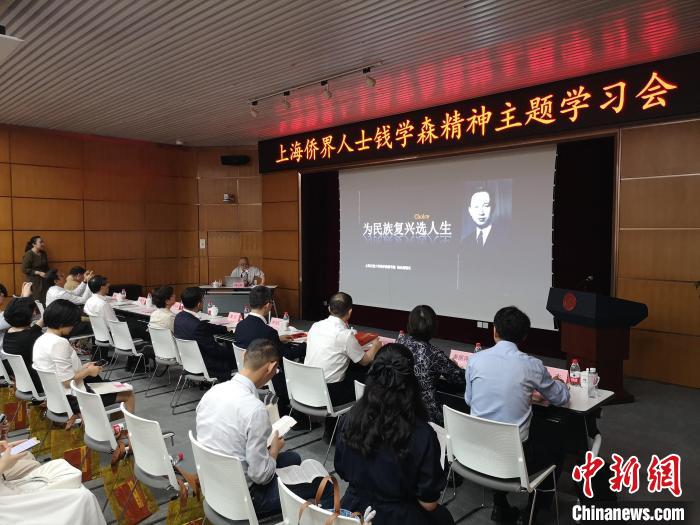 上海交通大學(xué)錢學(xué)森圖書館館長(zhǎng)、錢學(xué)森之子錢永剛以“為民族復(fù)興選人生”為題作專題報(bào)告?！》队畋?攝