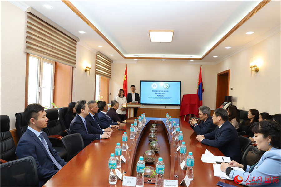 翻譯研究中心揭牌儀式現(xiàn)場。人民網(wǎng)記者 霍文攝