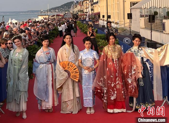 當?shù)貢r間6月16日，2023年卡布爾電影節(jié)中國日活動舉行?！≈鬓k方供圖