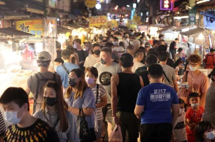 冰粉、雙皮奶、螺螄粉……臺網(wǎng)友發(fā)帖：臺灣街頭越來越多大陸小吃