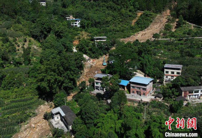 圖為航拍重慶萬州救援現(xiàn)場(chǎng)?！￡惓?攝