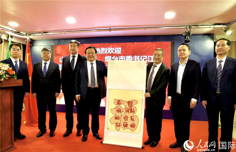 參加座談會的主要嘉賓合影留念。人民網(wǎng)記者宋亦然攝