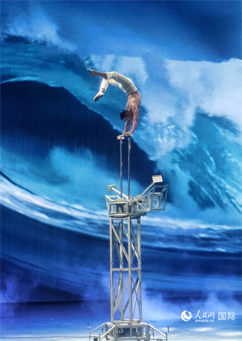 吳橋雜技大世界中的雜技演出。人民網(wǎng) 趙昭攝