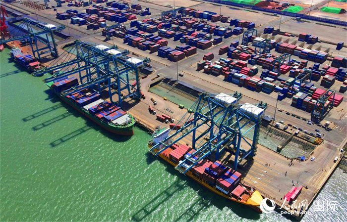 黃驊港綜合港區(qū)航拍圖。人民網(wǎng) 周博攝