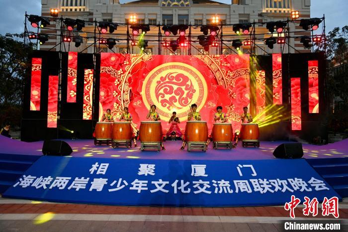 臺(tái)灣青少年表演《鼓舞四方》?！⊥鯑|明 攝