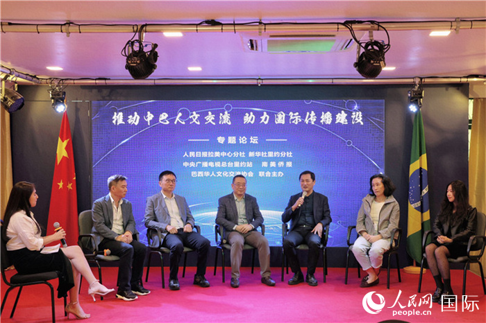 圖為專(zhuān)題論壇對(duì)話(huà)現(xiàn)場(chǎng)。人民網(wǎng)記者 時(shí)元皓攝