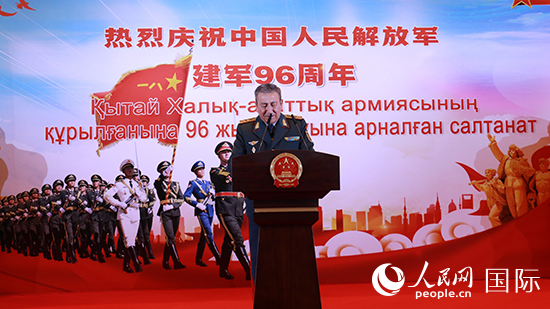哈國防部副部長卡馬列特季諾夫中將發(fā)表致辭。人民網記者 李強攝