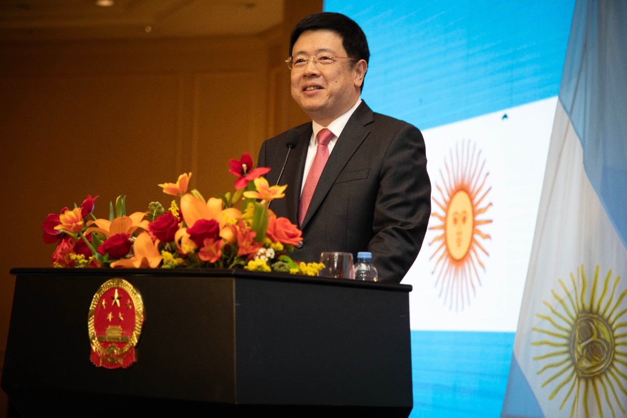 中國(guó)駐阿根廷大使鄒肖力致辭。中國(guó)駐阿根廷大使館供圖
