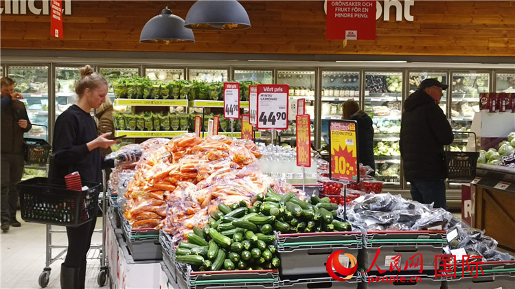 瑞典首都斯德哥爾摩購物超市一瞥。人民網(wǎng)記者 殷淼攝