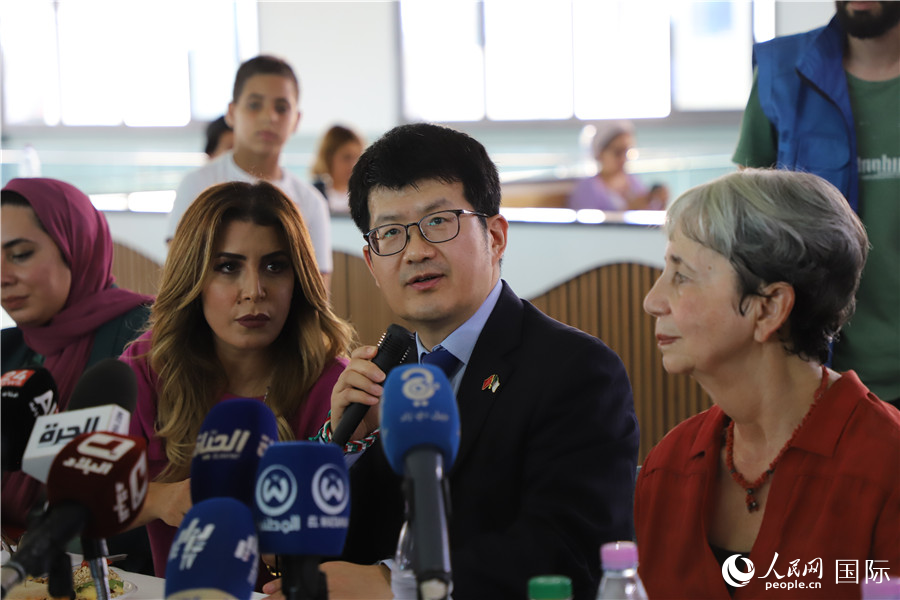 李健在捐贈(zèng)活動(dòng)上致辭。人民網(wǎng)記者 王傳寶攝