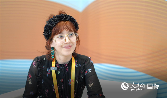 烏拉圭《共和國報(bào)》記者瓦倫蒂娜·加西亞接受人民網(wǎng)記者采訪。人民網(wǎng)記者 王天樂攝