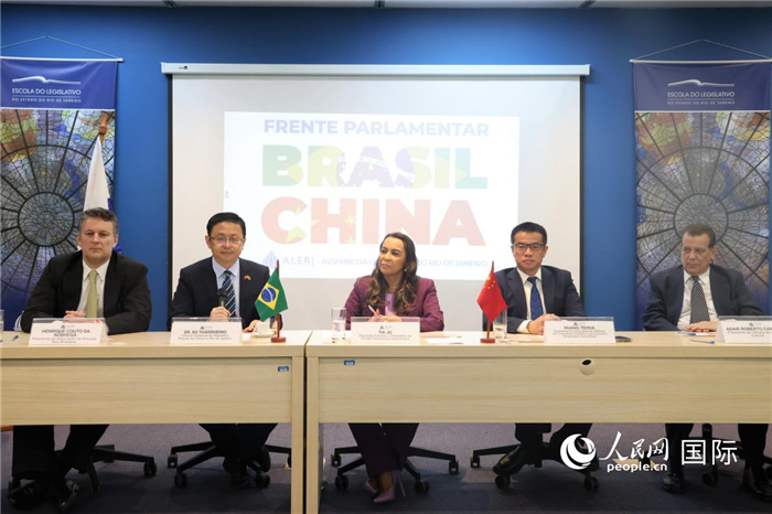 新一屆里約州巴西中國議員陣線在里約熱內盧成立并舉行慶?；顒?，與會嘉賓在現(xiàn)場致辭。 人民網(wǎng)記者 時元皓攝