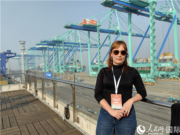 阿根廷公共電視臺(tái)記者萊蒂西亞接受采訪。人民網(wǎng)記者 符園園攝