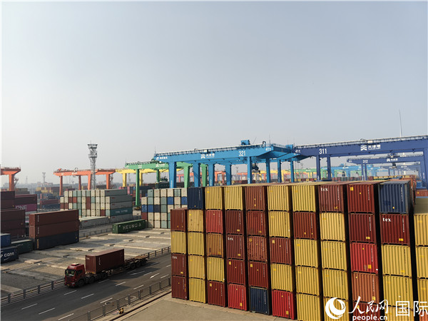 天津港北疆港區(qū)C段智能化集裝箱碼頭。人民網(wǎng)記者 符園園攝