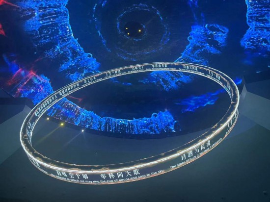 　　《天釀》演出中，屏幕上展示的歌詞。本報(bào)記者葉子攝