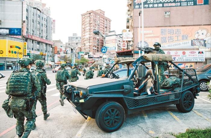 圖為2021年臺陸軍特種作戰(zhàn)指揮部在演習(xí)。圖片來源：臺灣《中國時報》。