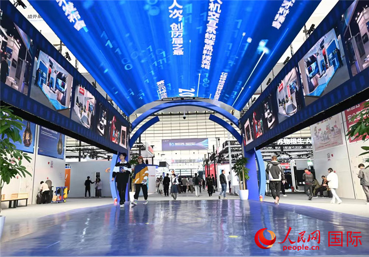 11月7日上午，2023年世界互聯(lián)網(wǎng)大會(huì)“互聯(lián)網(wǎng)之光”博覽會(huì)在浙江烏鎮(zhèn)開幕。人民網(wǎng)記者 葉賓得攝