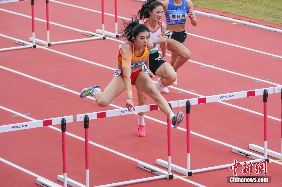 圖為吳艷妮在10日的比賽中。陳冠言 攝