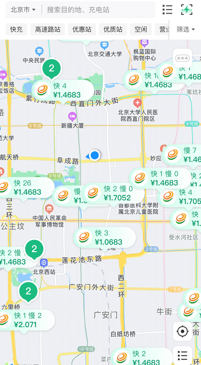中新財經(jīng)查詢相關(guān)充電APP發(fā)現(xiàn)，電價平峰時段，快充樁的價格普遍在1.4元度左右。