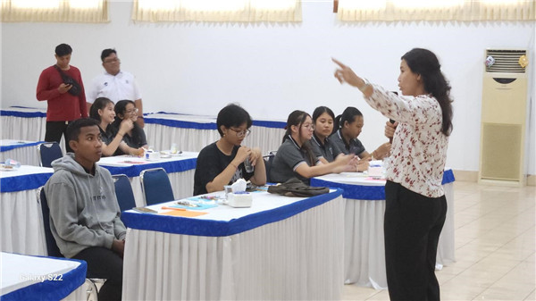 巴陵康孔子學院外方院長普拉巴介紹孔子學院情況。主辦方供圖
