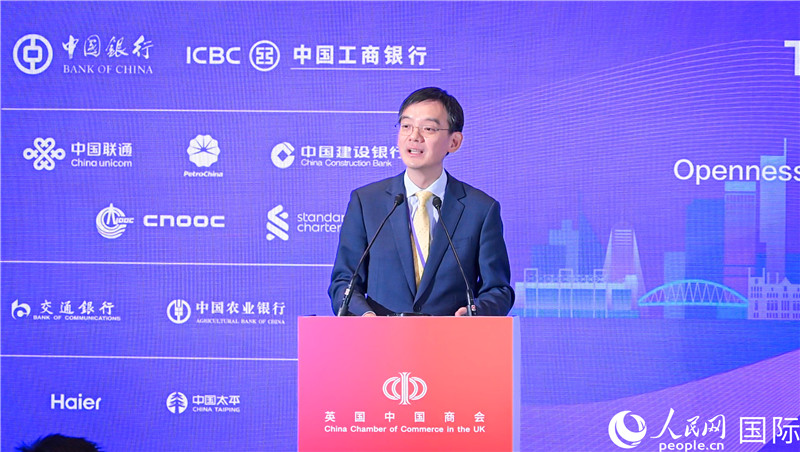 英國中國商會會長、中國銀行倫敦分行行長方文建 致歡迎辭。人民網(wǎng) 郭錦標(biāo)攝