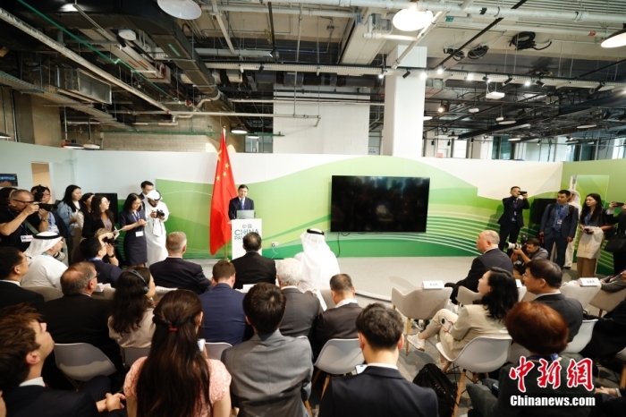 當(dāng)?shù)貢r(shí)間11月30日，《聯(lián)合國氣候變化框架公約》第28次締約方大會(huì)(COP28)中國角開幕式暨“生態(tài)文明與美麗中國實(shí)踐”邊會(huì)在迪拜舉行。圖為中國生態(tài)環(huán)境部部長黃潤秋在邊會(huì)上發(fā)表致辭。<a target='_blank' href='/' _fcksavedurl='/'><p  align=