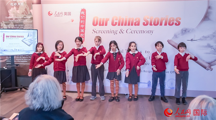 肯辛頓韋德預(yù)備學(xué)校小學(xué)生表演。人民網(wǎng) 郭錦標(biāo)攝