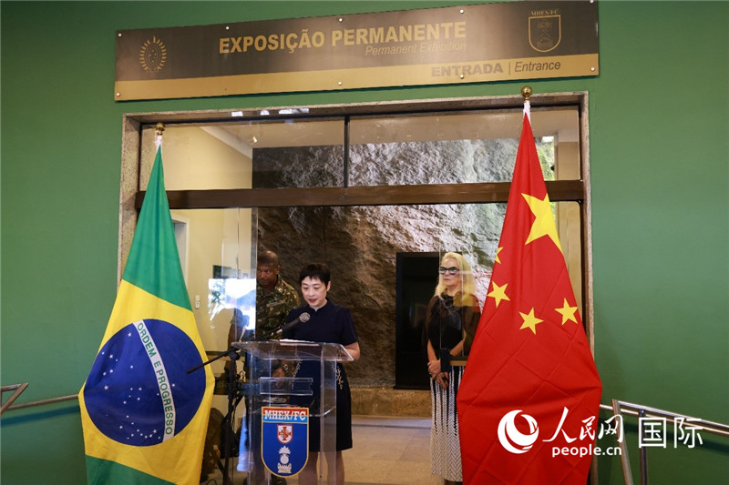 中國(guó)駐里約總領(lǐng)事田敏在攝影展開(kāi)幕式上致辭。 人民網(wǎng)記者 陳海琪攝