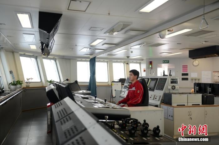 海上鉆井平臺中控室。<a target='_blank' href='/' _fcksavedurl='/' ><p  align=