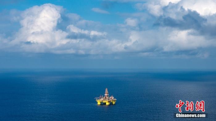 遠眺中國海油982鉆井平臺。<a target='_blank' href='/' _fcksavedurl='/' ><p  align=