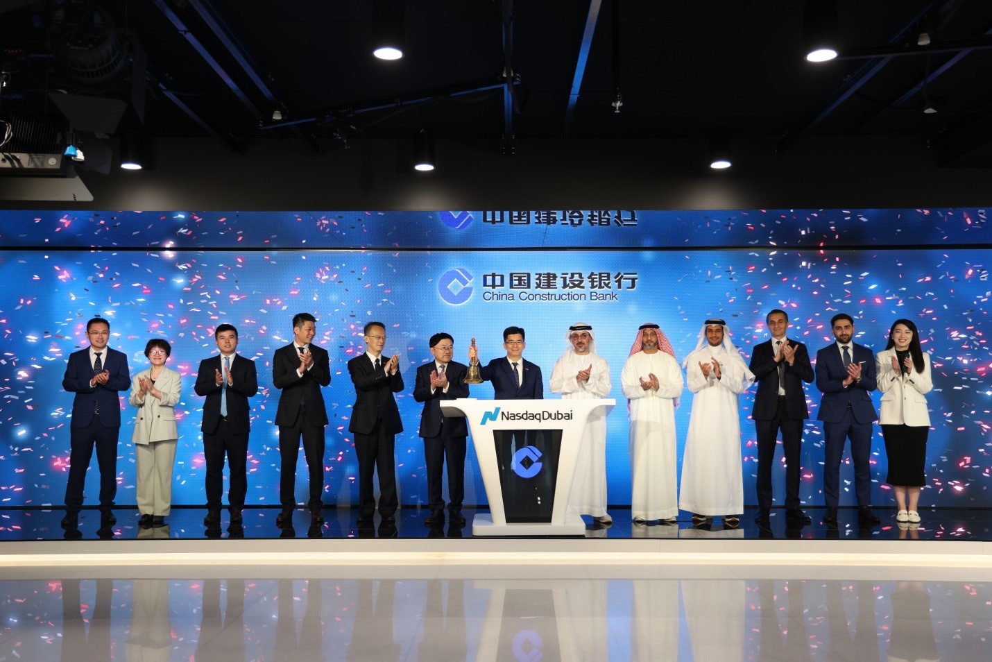 綠色債券上市儀式現(xiàn)場(chǎng)。人民網(wǎng)實(shí)習(xí)生 滕婧含攝