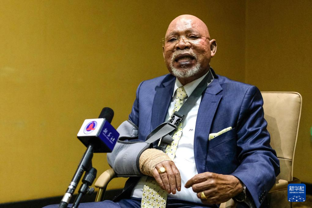 1月15日，烏干達(dá)外長(zhǎng)奧東戈在坎帕拉舉行的不結(jié)盟運(yùn)動(dòng)第19次峰會(huì)高級(jí)別官員會(huì)議期間接受新華社記者專訪。新華社發(fā)（阿佳拉·納瓦達(dá)攝）