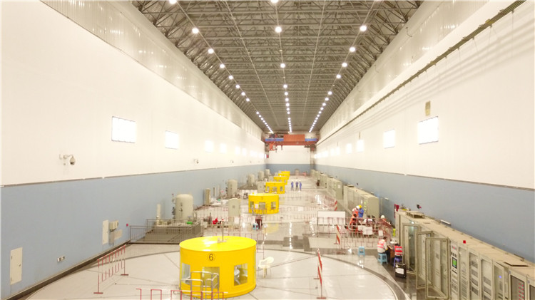 卡魯瑪水電站發(fā)電機(jī)組。王劍攝