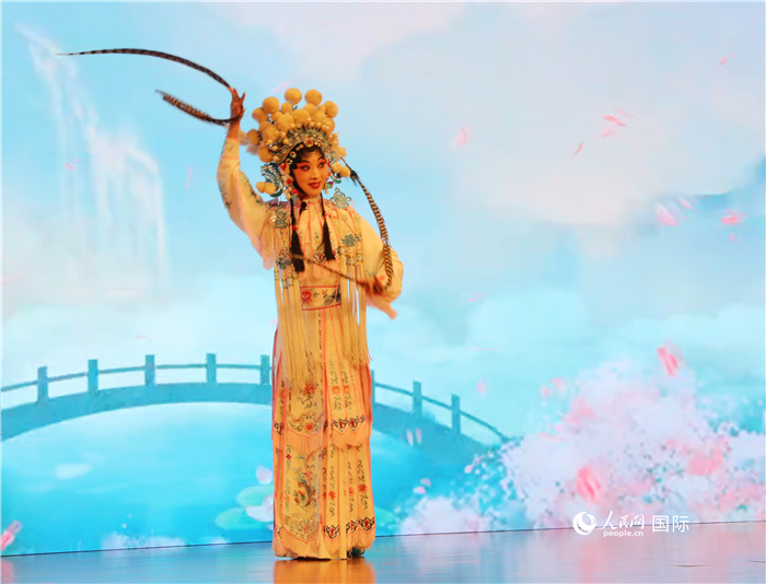 四川省成都市川劇研究院帶來了精彩的川劇演出。人民網(wǎng)記者 李志偉攝