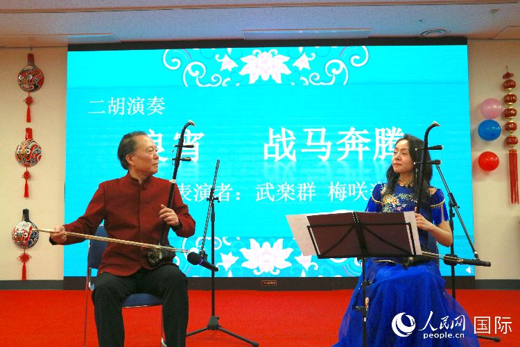 二胡合奏。人民網(wǎng) 許可攝
