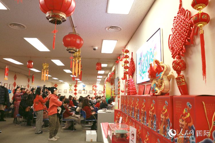 現(xiàn)場洋溢著濃郁的新春氛圍。人民網(wǎng) 許可攝