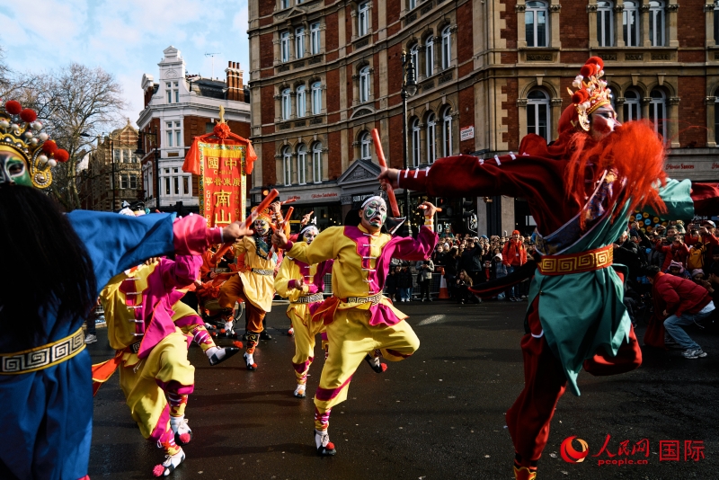 倫敦新春慶典現(xiàn)場。人民網(wǎng) 郭錦標(biāo)、楊浩鵬攝