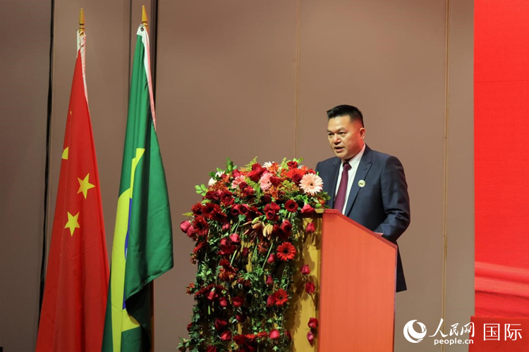 巴西和統(tǒng)會新任會長張小春發(fā)表就職演講。人民網(wǎng)記者 時元皓攝