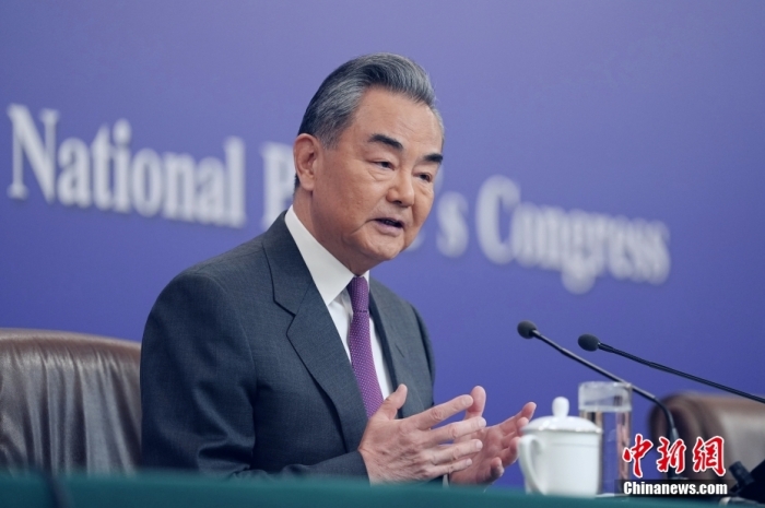 3月7日，十四屆全國人大二次會議在北京舉行記者會，中共中央政治局委員、外交部長王毅就中國外交政策和對外關(guān)系相關(guān)問題回答中外記者提問。<a target='_blank' href='/'><p  align=