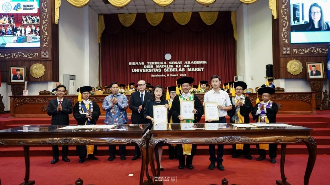 西華大學(xué)、三一一大學(xué)、印尼鋰源新材料有限公司、四川鋰源新能源有限公司四方共同簽署國際合作協(xié)議。印尼三一一大學(xué)孔子學(xué)院供圖